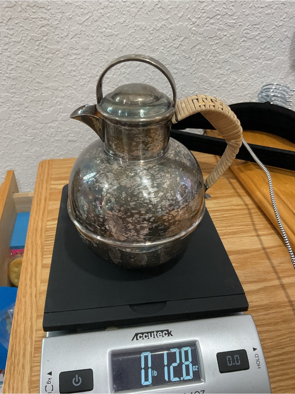 V011 - Vintage Sheffield Silver Co. Silverplate Teapot Rattan Handle USA